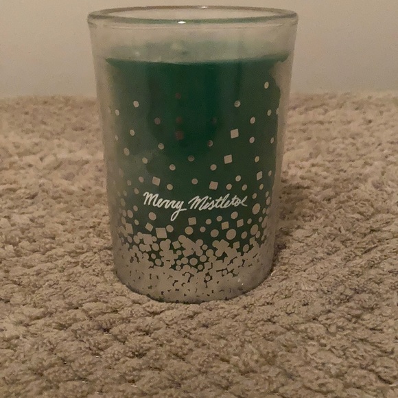Bath & Body Works 1 wick holiday candle - Picture 1 of 2